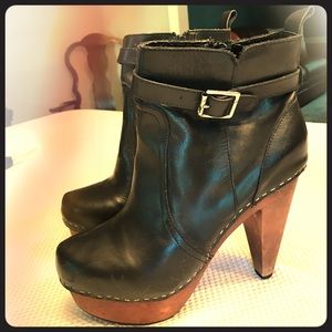 N.Y.L.A. Black leather platform boots, Size 8